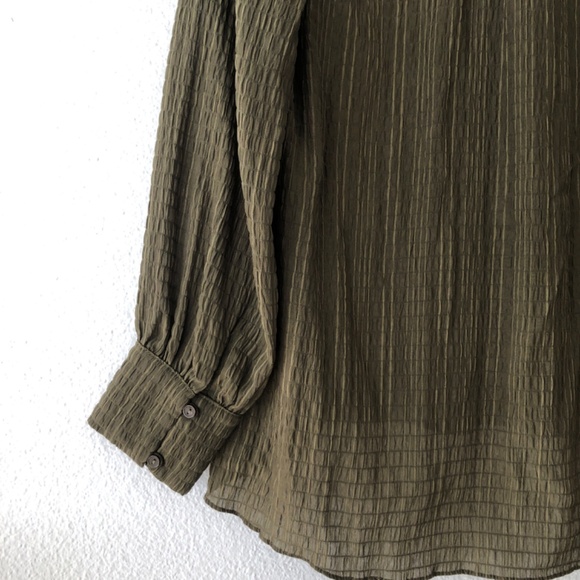 Everleigh Beautiful Olive Green Tunic Blouse SZ S  new without tags. - Picture 3 of 6